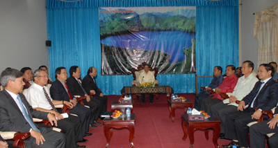 Вьетнам оказывает особое преимушество укреплению сотрудничества с Лаосом